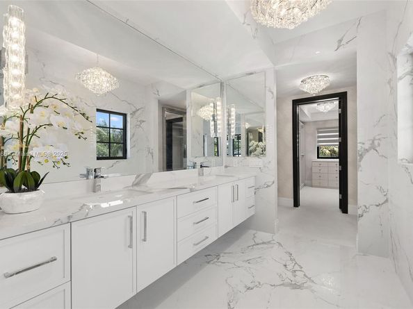 2321 N Bay Rd, Miami Beach FL 33140