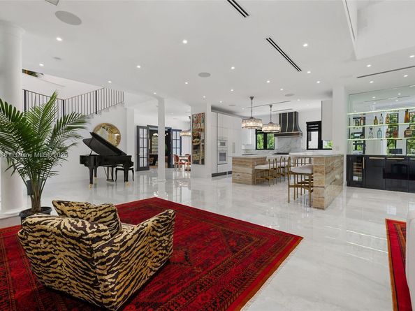 2321 N Bay Rd, Miami Beach FL 33140