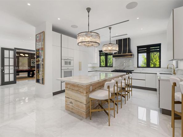 2321 N Bay Rd, Miami Beach FL 33140