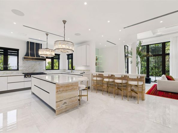 2321 N Bay Rd, Miami Beach FL 33140