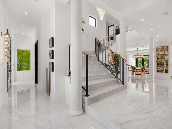 2321 N Bay Rd, Miami Beach FL 33140