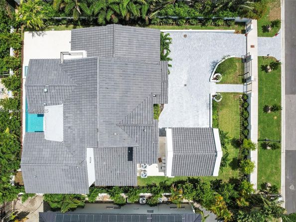 2321 N Bay Rd, Miami Beach FL 33140
