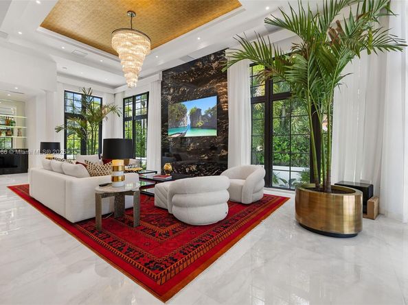 2321 N Bay Rd, Miami Beach FL 33140