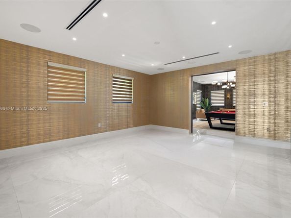 2321 N Bay Rd, Miami Beach FL 33140