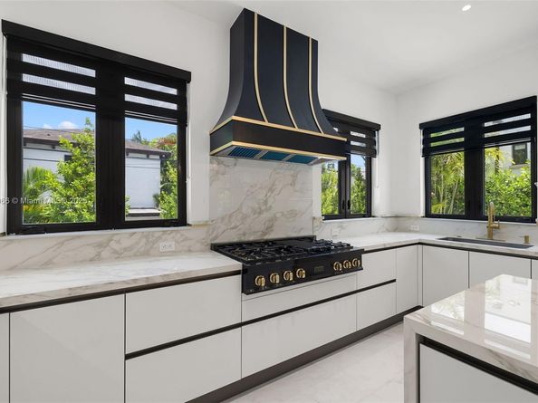2321 N Bay Rd, Miami Beach FL 33140