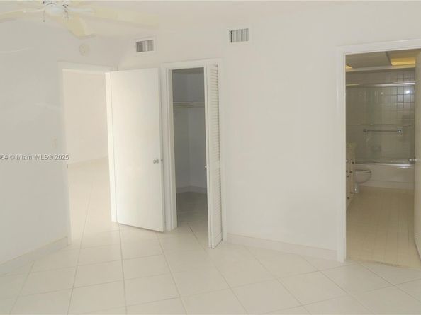 2970 NE 16th Ave 413, Oakland Park FL 33334