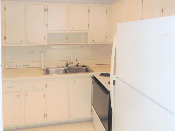 2970 NE 16th Ave 413, Oakland Park FL 33334