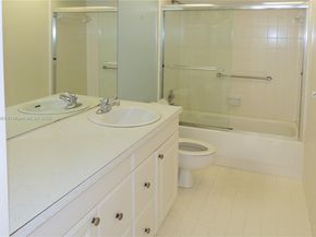 2970 NE 16th Ave 413, Oakland Park FL 33334