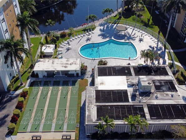 2970 NE 16th Ave 413, Oakland Park FL 33334