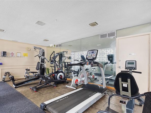 2970 NE 16th Ave 413, Oakland Park FL 33334