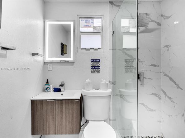 231 NW 44th St, Miami FL 33127