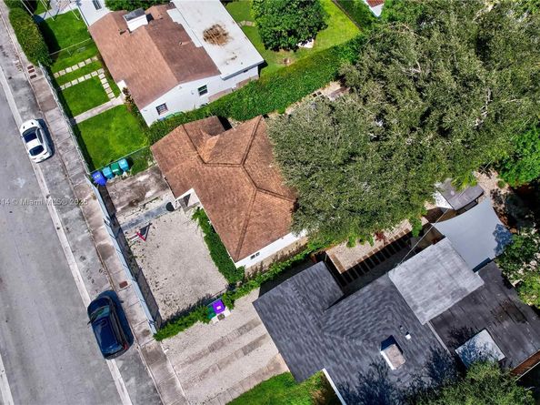 231 NW 44th St, Miami FL 33127
