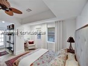 825 N Bel Air Dr, Plantation FL 33317