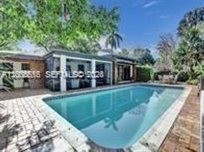 825 N Bel Air Dr, Plantation FL 33317