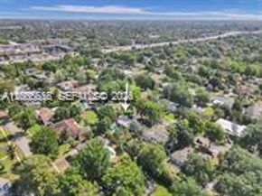 825 N Bel Air Dr, Plantation FL 33317