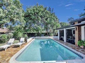 825 N Bel Air Dr, Plantation FL 33317