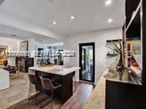 825 N Bel Air Dr, Plantation FL 33317