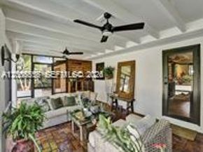 825 N Bel Air Dr, Plantation FL 33317