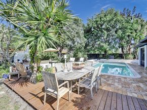 825 N Bel Air Dr, Plantation FL 33317