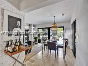 825 N Bel Air Dr, Plantation FL 33317