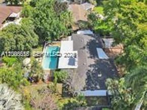 825 N Bel Air Dr, Plantation FL 33317