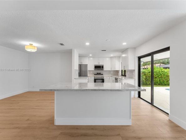 10791 NW 9th Mnr, Coral Springs FL 33071