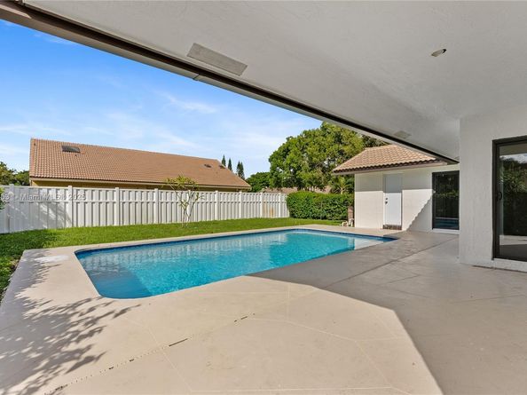 10791 NW 9th Mnr, Coral Springs FL 33071