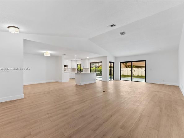 10791 NW 9th Mnr, Coral Springs FL 33071