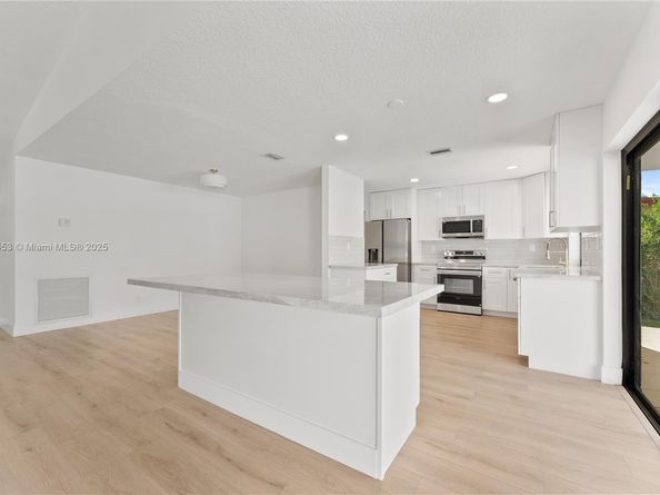 10791 NW 9th Mnr, Coral Springs FL 33071