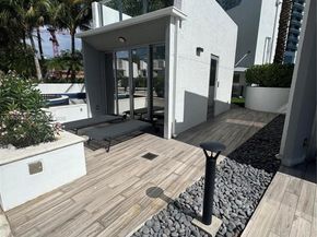 851 NE 1st ave 7, Miami FL 33132