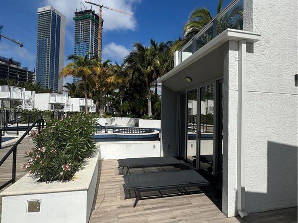 851 NE 1st ave 7, Miami FL 33132