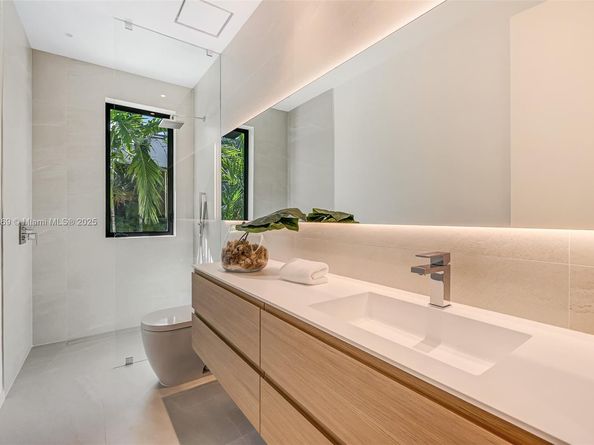 1661 Onaway Dr, Miami FL 33133