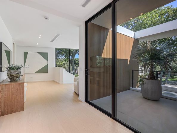 1661 Onaway Dr, Miami FL 33133