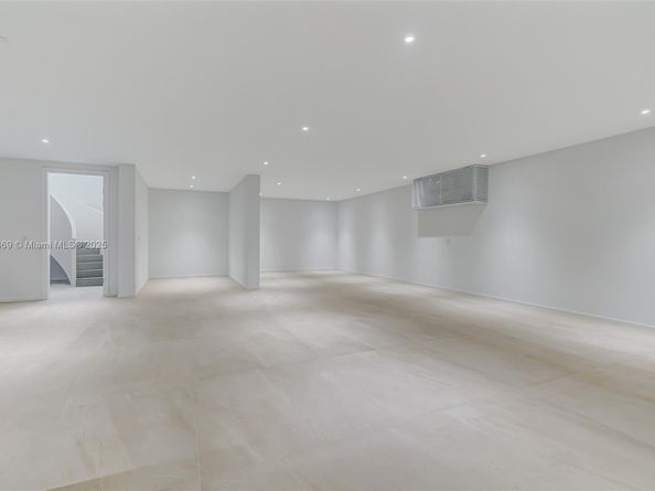 1661 Onaway Dr, Miami FL 33133