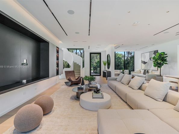 1661 Onaway Dr, Miami FL 33133