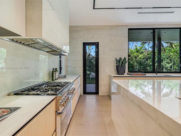 1661 Onaway Dr, Miami FL 33133