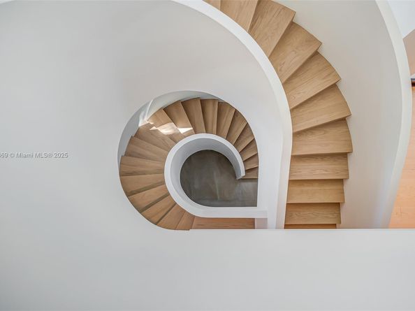 1661 Onaway Dr, Miami FL 33133