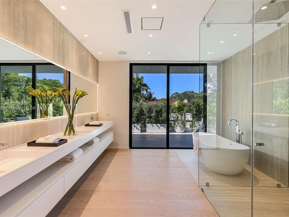 1661 Onaway Dr, Miami FL 33133