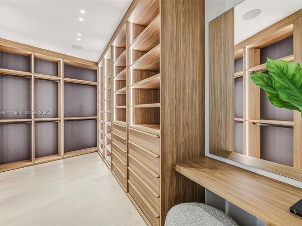 1661 Onaway Dr, Miami FL 33133