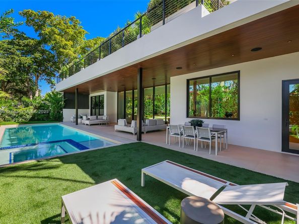 1661 Onaway Dr, Miami FL 33133