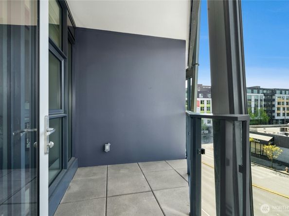 188 Bellevue Way NE 303, Bellevue WA 98004