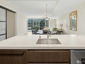 188 Bellevue Way NE 303, Bellevue WA 98004