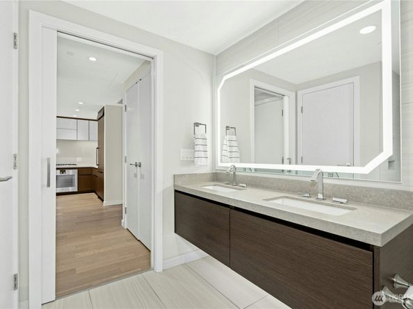 188 Bellevue Way NE 303, Bellevue WA 98004