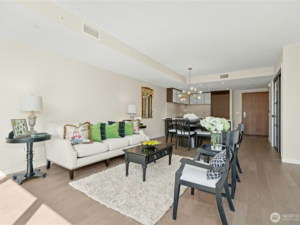 188 Bellevue Way NE 303, Bellevue WA 98004