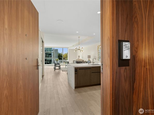 188 Bellevue Way NE 303, Bellevue WA 98004