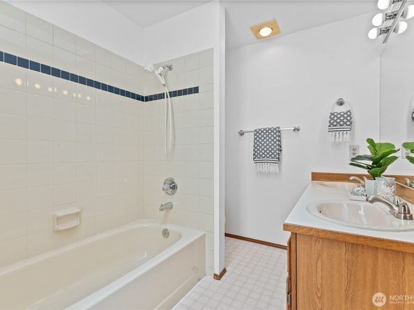 15210 NE 72nd Street, Redmond WA 98052