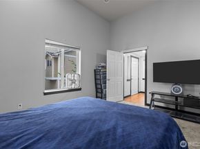 1118 Chestnut Court 18, Everett WA 98201