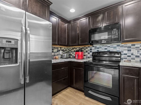 1118 Chestnut Court 18, Everett WA 98201