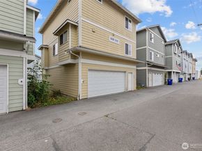 1118 Chestnut Court 18, Everett WA 98201