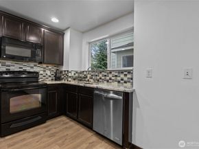 1118 Chestnut Court 18, Everett WA 98201